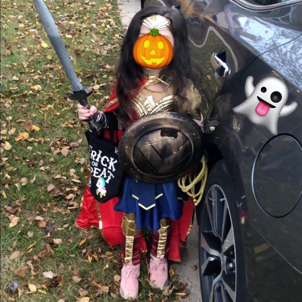 Wonder Woman Girl Costume - Picture 11 of 12